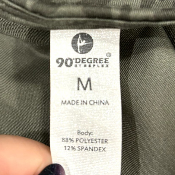 90 Degree by Reflex Green Leopard Crop Tank Top Medium Open Keyhole Back Yoga - Picture 6 of 8